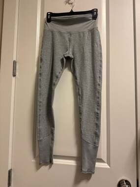 Alo Yoga Alosoft High-Waist Goddess Legging in Heather Gray